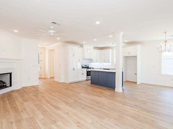 5th image of 1013 Nuttall Oak Dr