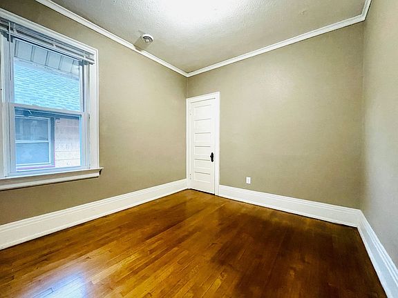 5th image of 2179 N 47th St