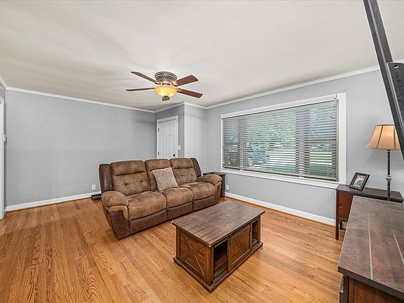3rd image of 305 Lagoon Dr