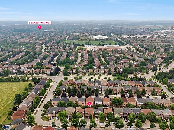 5th image of 2382 Falkland Cres