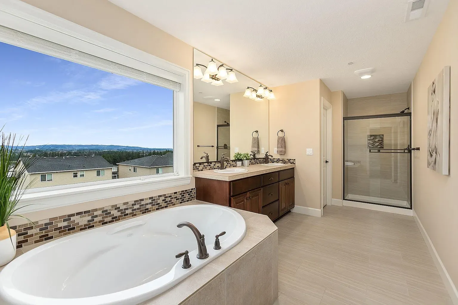 6 bed, 3643 sqft, $3,995 — Photo 4