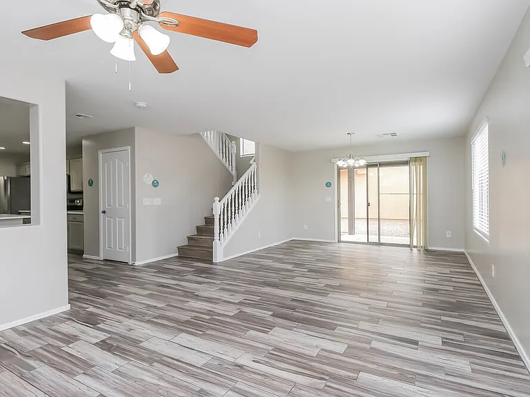 3348 E Franklin Ave — Photo 5