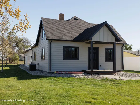 745 1st Ave E, New England, ND 58647