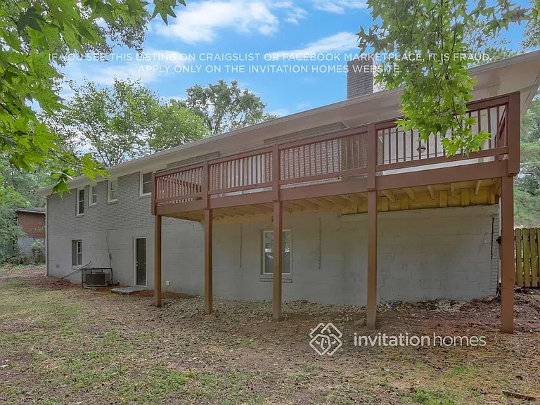 1554 N Columbia Pl — Photo 23