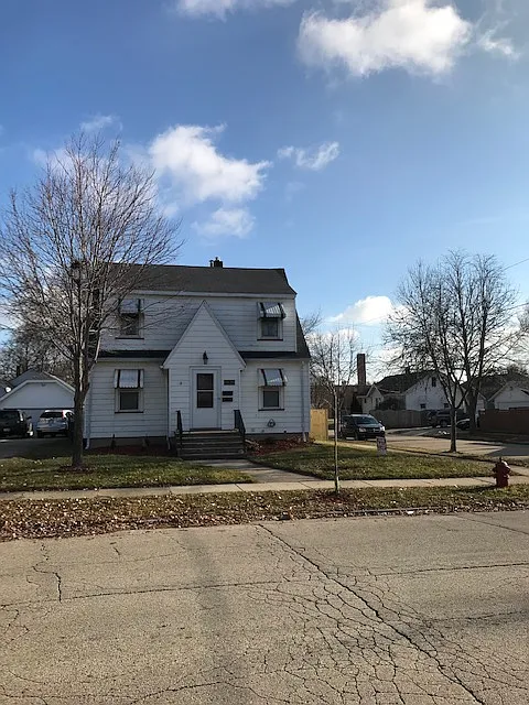 5429 34th Ave photo 1