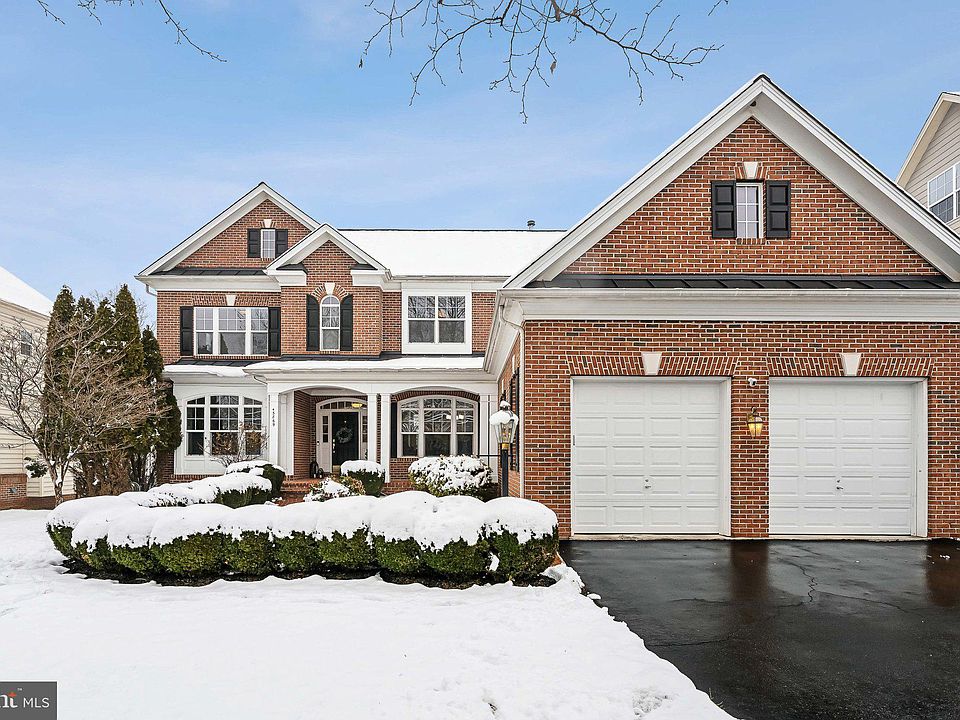 1st image of 43869 Riverpoint Dr