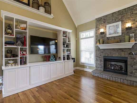 5th image of 512 Birchwood Dr