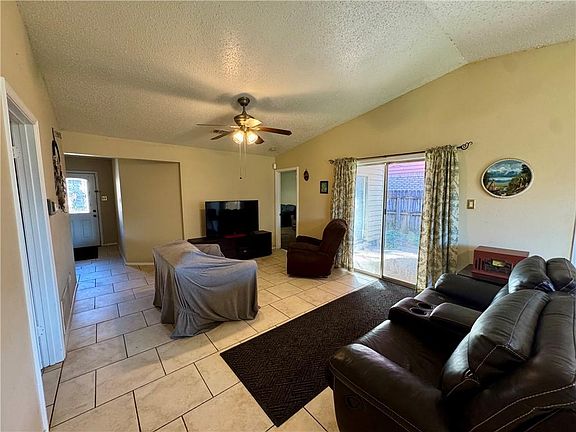 4th image of 2424 Park Place Dr