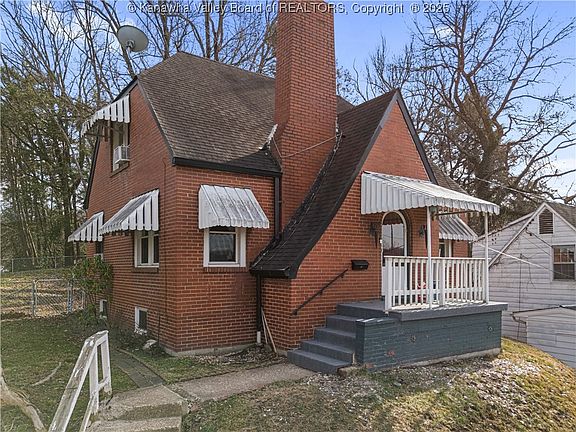2nd image of 418 Elm St
