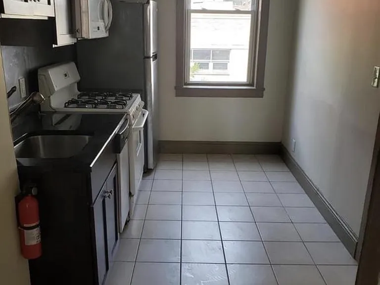 2034 Chestnut St #2F — Photo 3