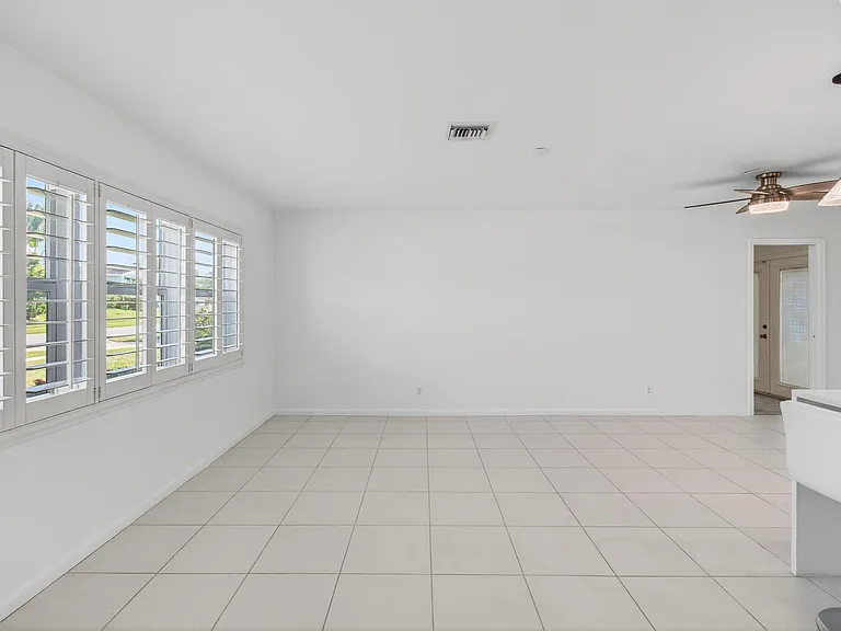699 NW 16th Ave — Photo 3