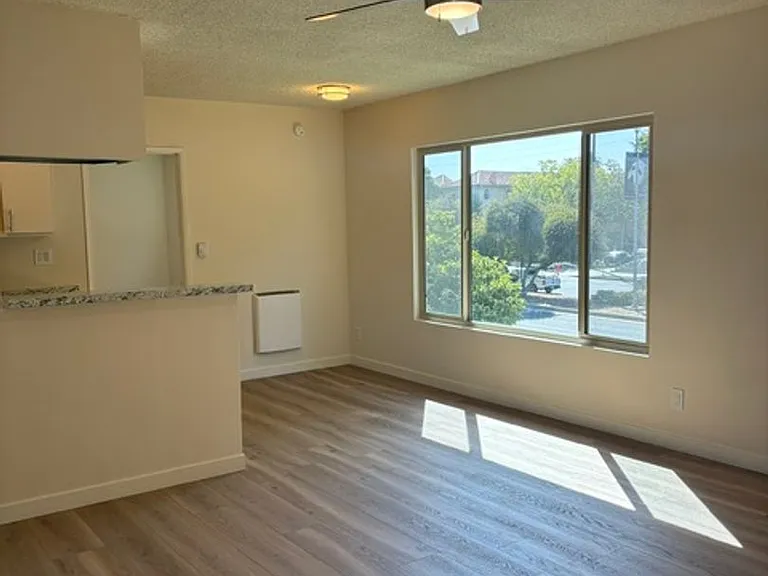 1213 Venice Blvd — Photo 2