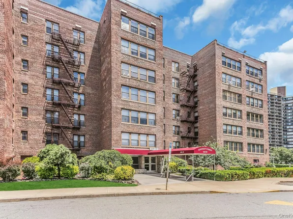 209-39 23rd Avenue #3F, Bayside, NY 11360