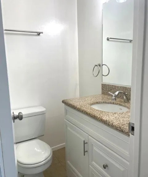 125 N Barrington Ave — Photo 5