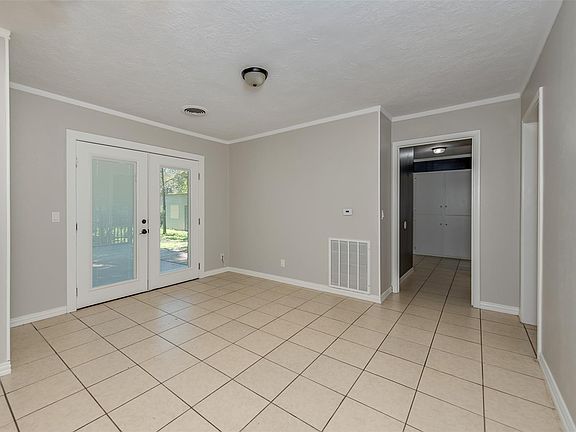 3rd image of 504 Redbud St