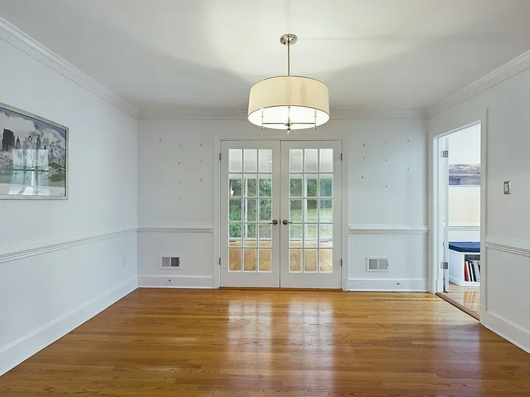 10211 Windbluff Dr — Photo 12