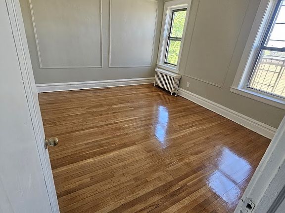 2nd image of 246 Roseville Ave #501