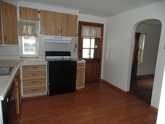 3rd image of 1070 W Church St