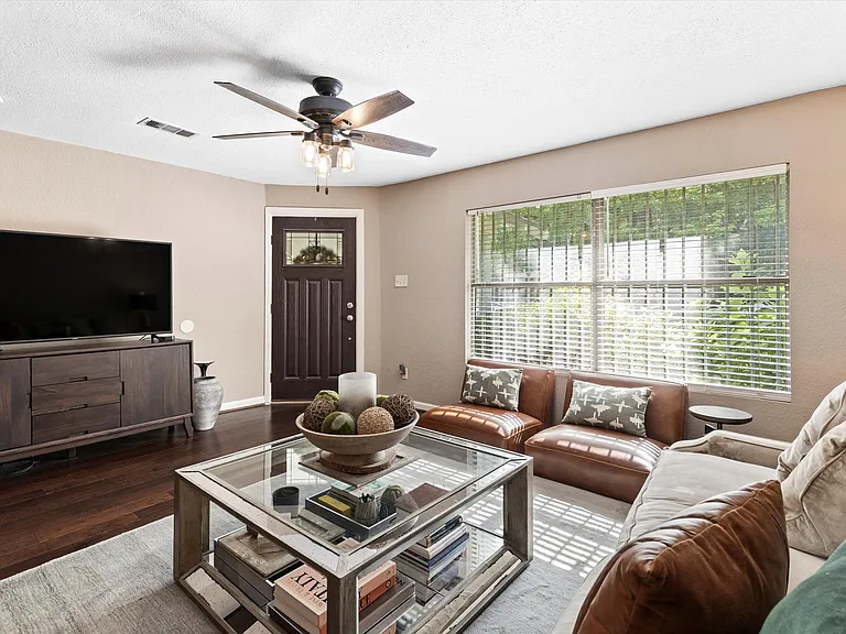 1130 S Montreal Ave — Photo 4