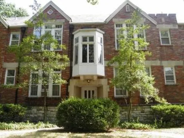 7520 York Dr, Saint Louis, MO 63105