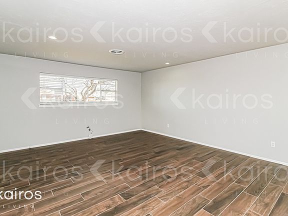 4th image of 916 W Colorado Ave