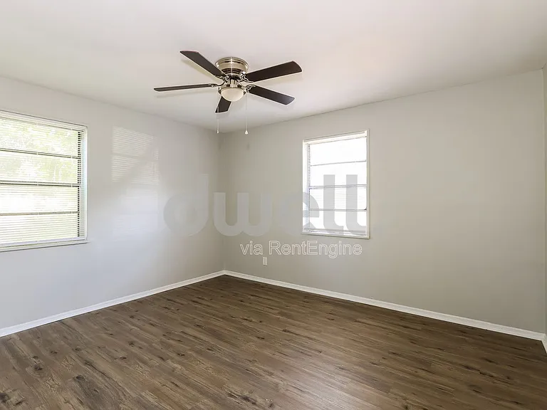 778 Vincent Ave NE — Photo 5