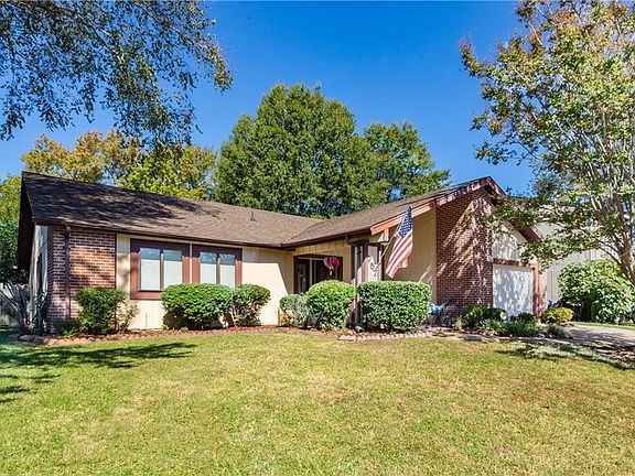 2nd image of 757 Pine Lake Dr