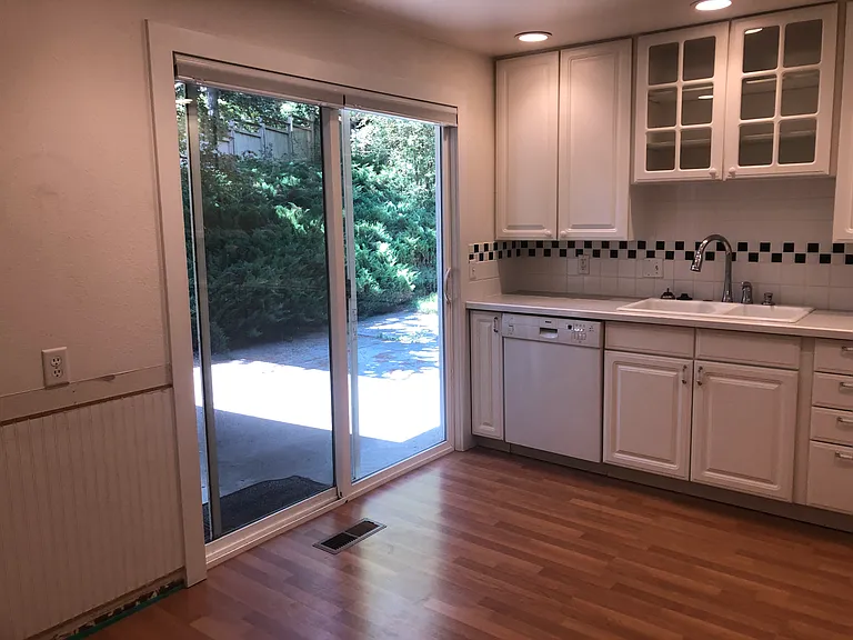 420 NW Dack Ct — Photo 10