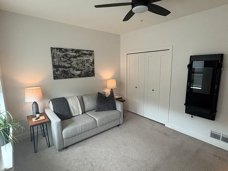 Bedroom/Office