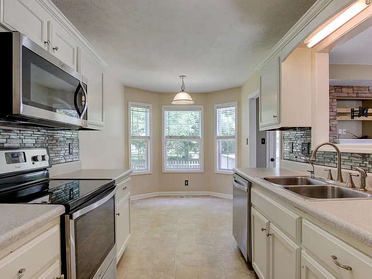 3729 Kendra Ct N — Photo 17
