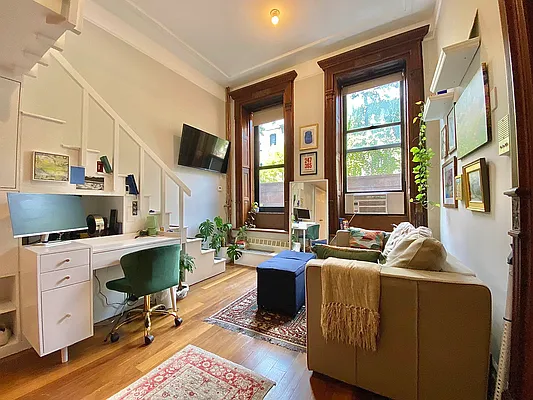 Rented by Oxford Property Group | media 10