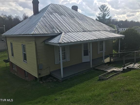 2nd image of 410 Trent St SE