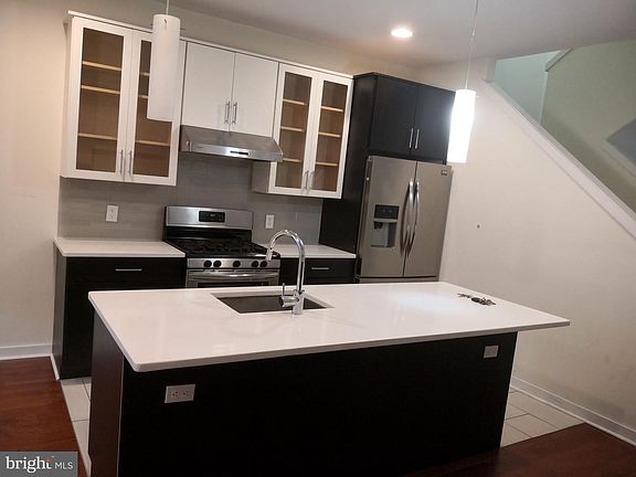 4th image of 1102 Lemon St