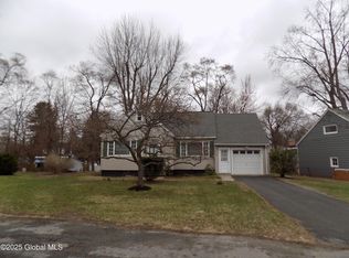 300 Sullivan Rd, Schenectady, NY 12304