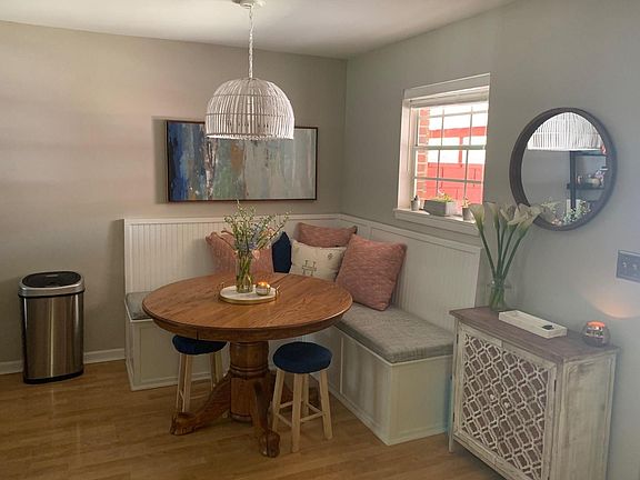 Built in breakfast nook