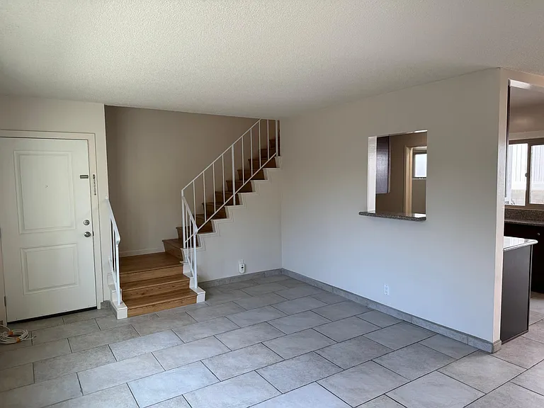 1905 Robinson St #C — Photo 3