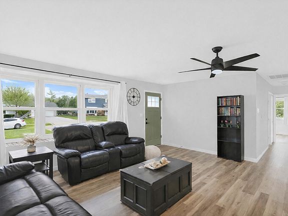4th image of 1320 Elm Dr