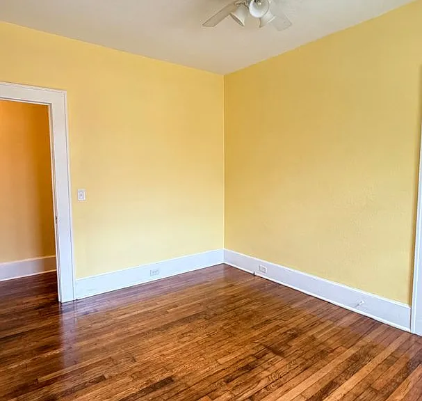 403 E Elm St — Photo 17