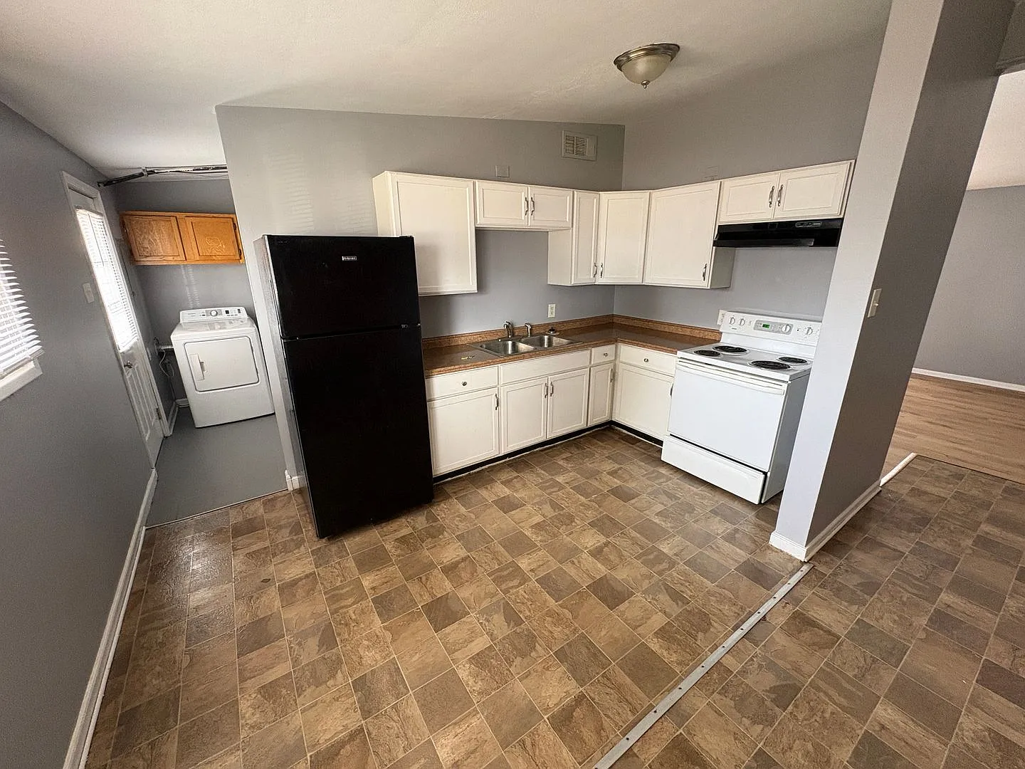3 Bedroom, 2 Bath Home for Rent — Photo 3