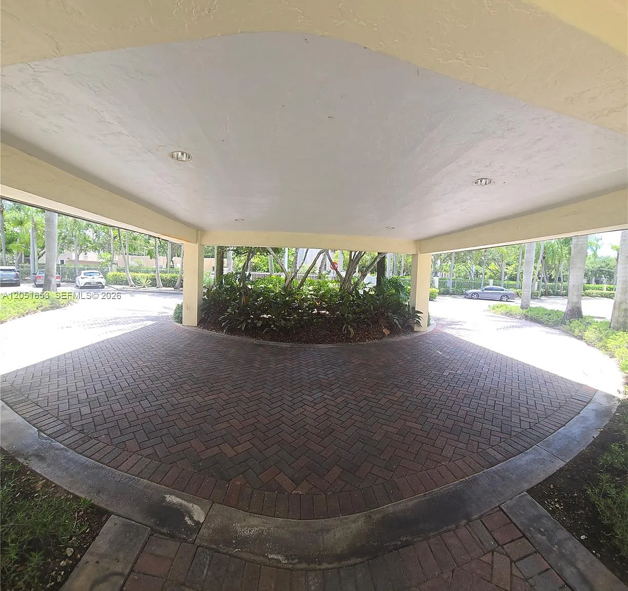 Palms Of Pinecrest Condo — Photo 1
