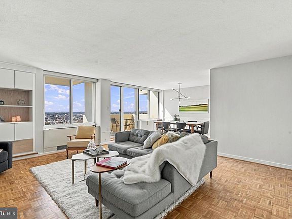 5th image of 604 S Washington Sq APT 2503