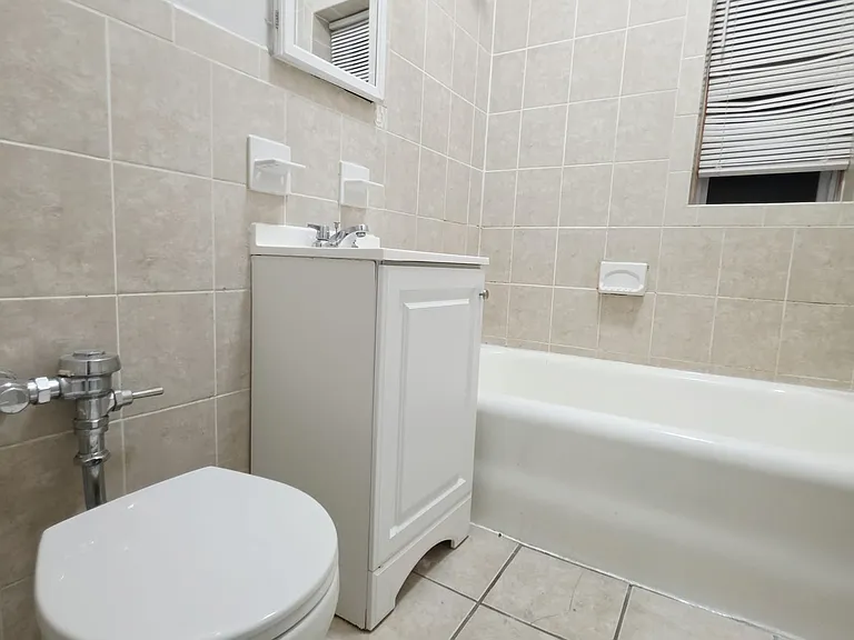164 Sterling Ave #41E — Photo 4