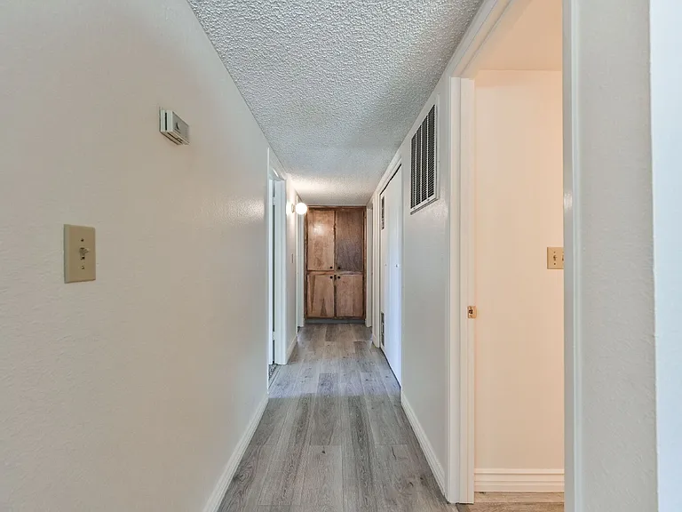 1021 W Perdew Ave — Photo 25