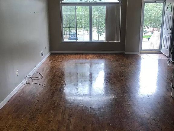 3rd image of 139 Gladwin St