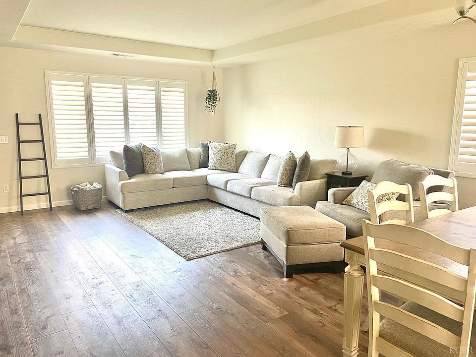 1st image of 1429 W Bella Oaks Way