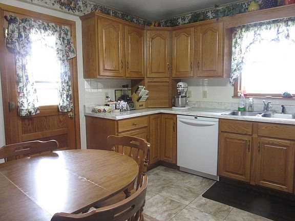 5th image of 3009 N Lincoln St