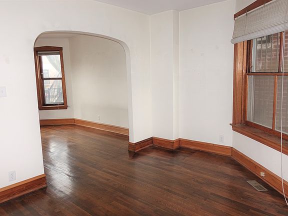 5th image of 2116 N Oakley Ave APT 1S