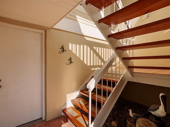 3rd image of 216 SUN VISTA CT S