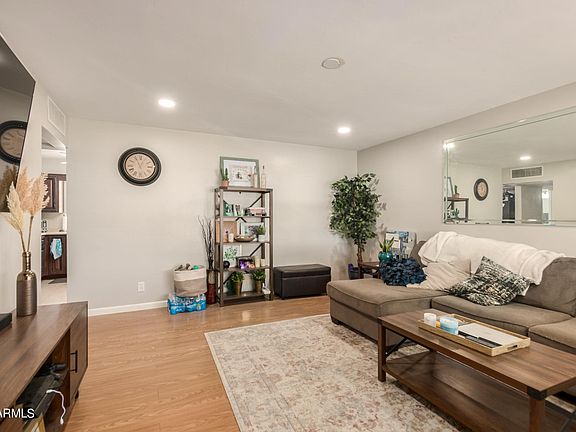 4th image of 1227 E Las Palmaritas Dr