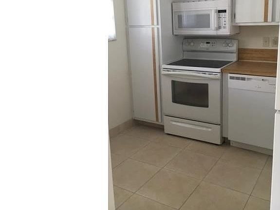 3rd image of 7450 NW 17th St APT 108
